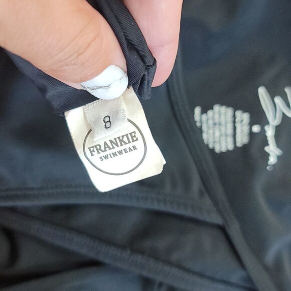 6 pieces swim tops ,bottoms and one piece size Medium - Picture 8 of 13